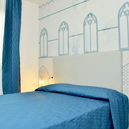 Charming With Terrace By The Sea بيبيوني