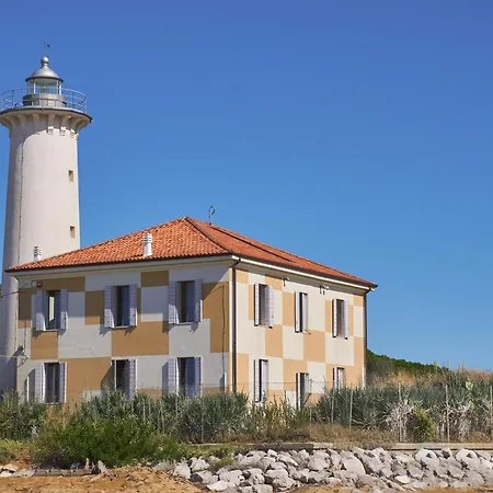 Charming With Terrace By The Sea بيبيوني